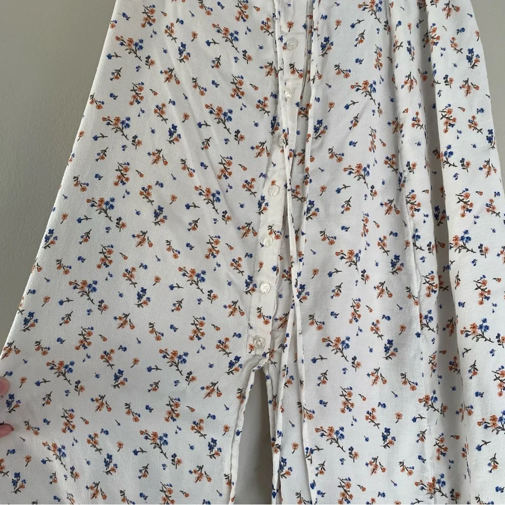 AMERICAN EAGLE Floral Button-Up Silt Midi Skirt Size Medium - Picture 3 of 8
